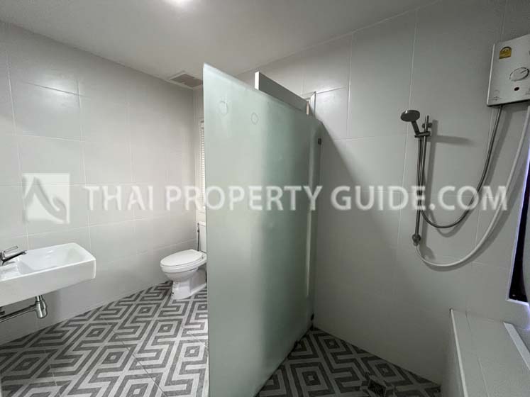 House with Shared Pool in Srinakarin 